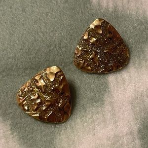 80’s earrings gold with shimmer